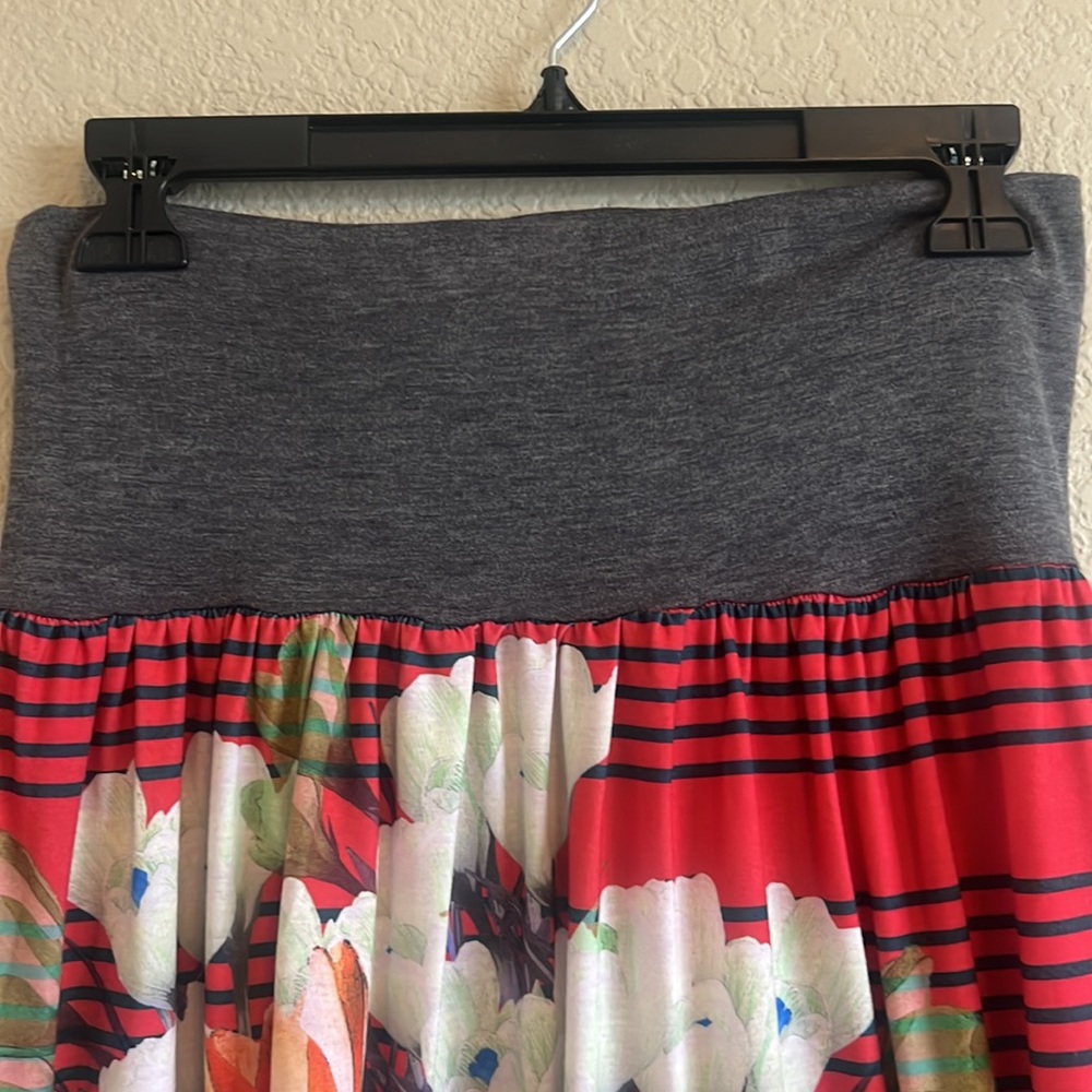 Womens medium long skirt - Picture 2 of 5